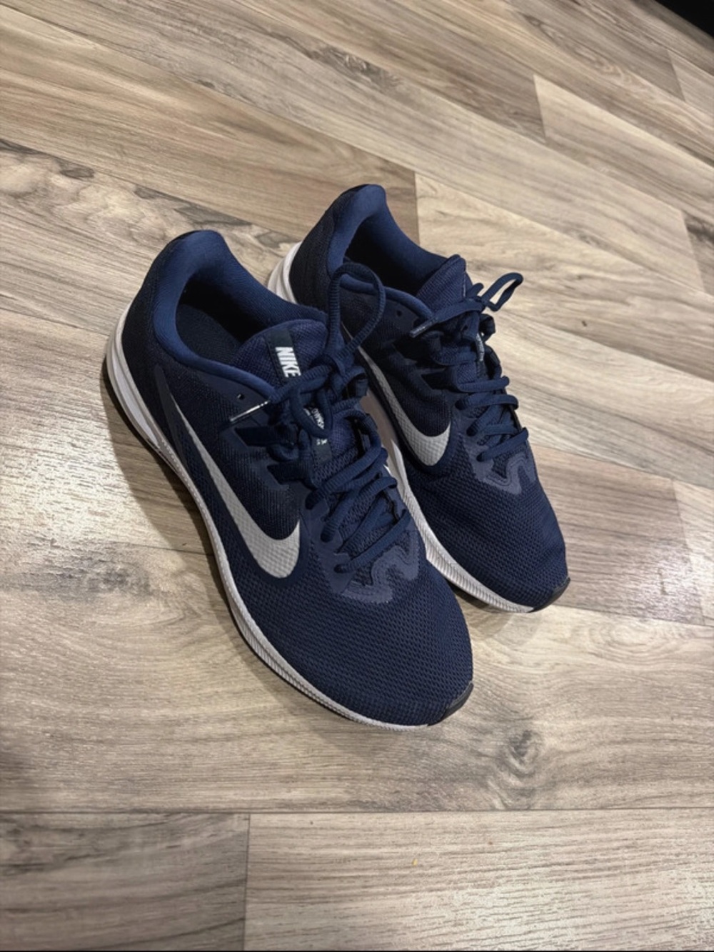 Nike Men's Navy Athletic Running Shoes with White Swoosh